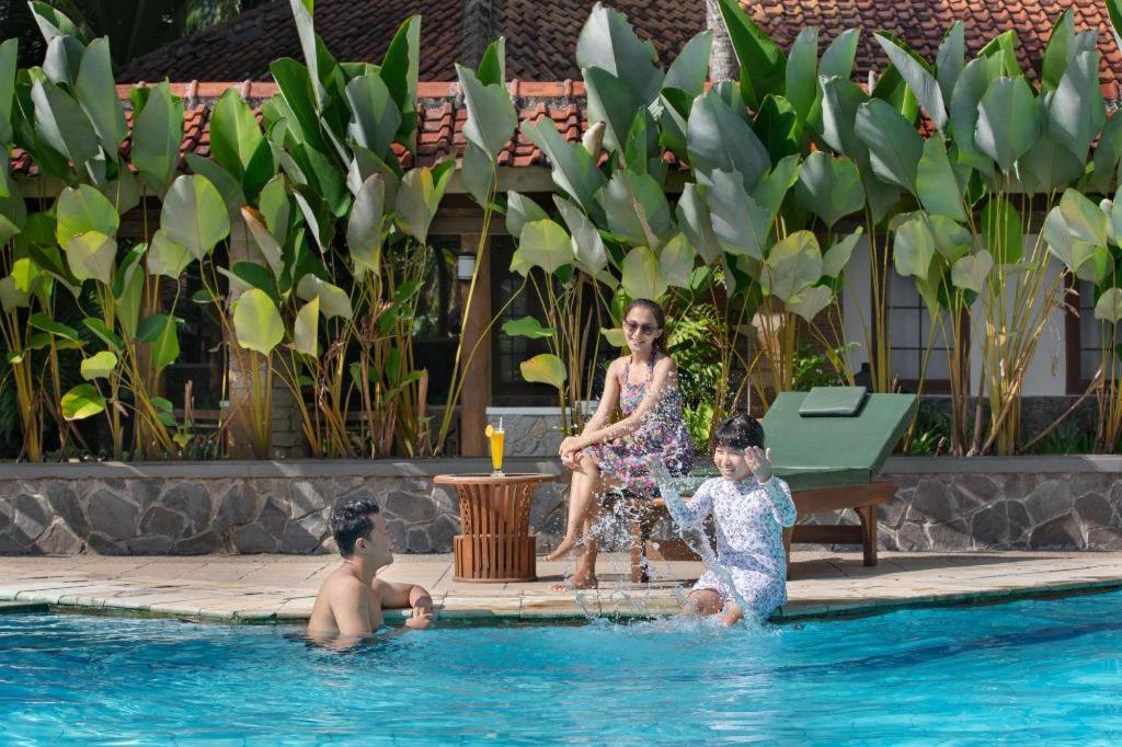 Sunrise Beach Hotel Pangandaran Esterno foto