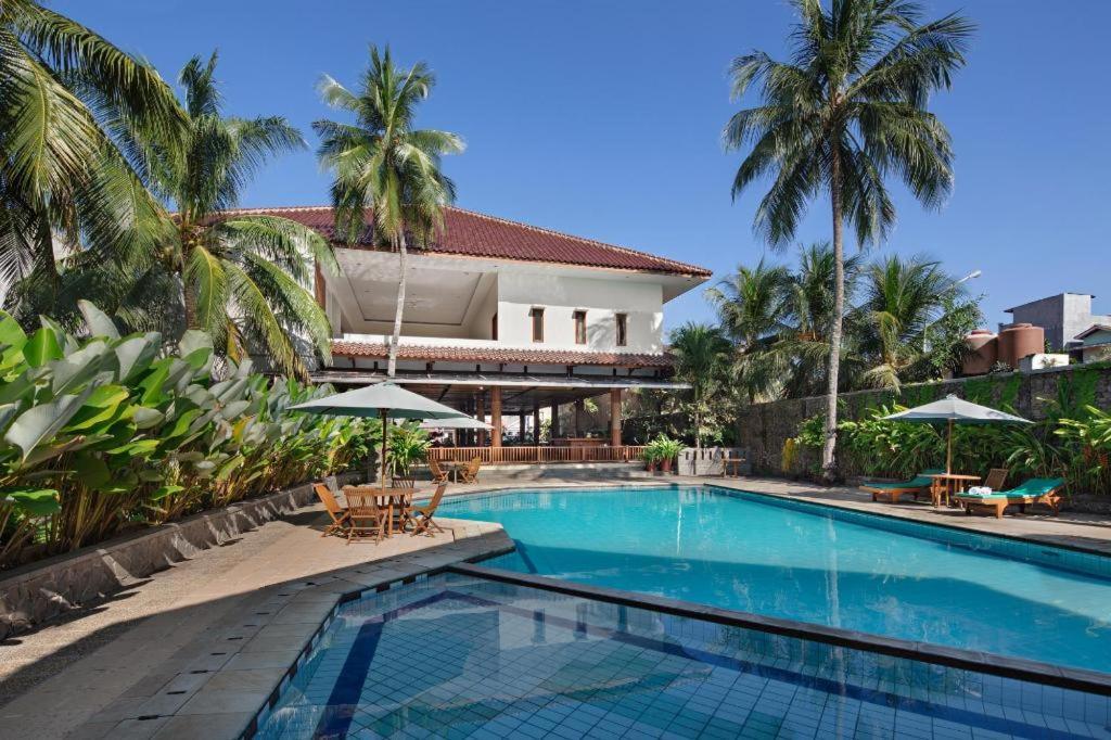 Sunrise Beach Hotel Pangandaran Esterno foto